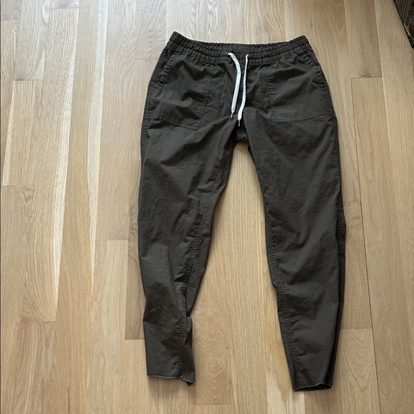 Vuori Pants - Women’s vuori Jogger Pants - Dark green / brown